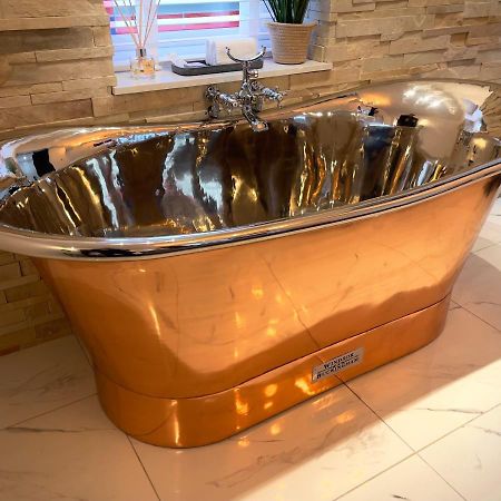 אינברנס Pamper Yourself In Our Double Sized Copper Tub -2 Bedroom Villa מראה חיצוני תמונה